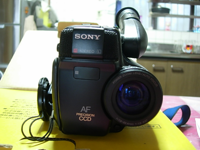 XROSSOVER - CCD-TR705 Handycam videoHi8 ～1991年発売～