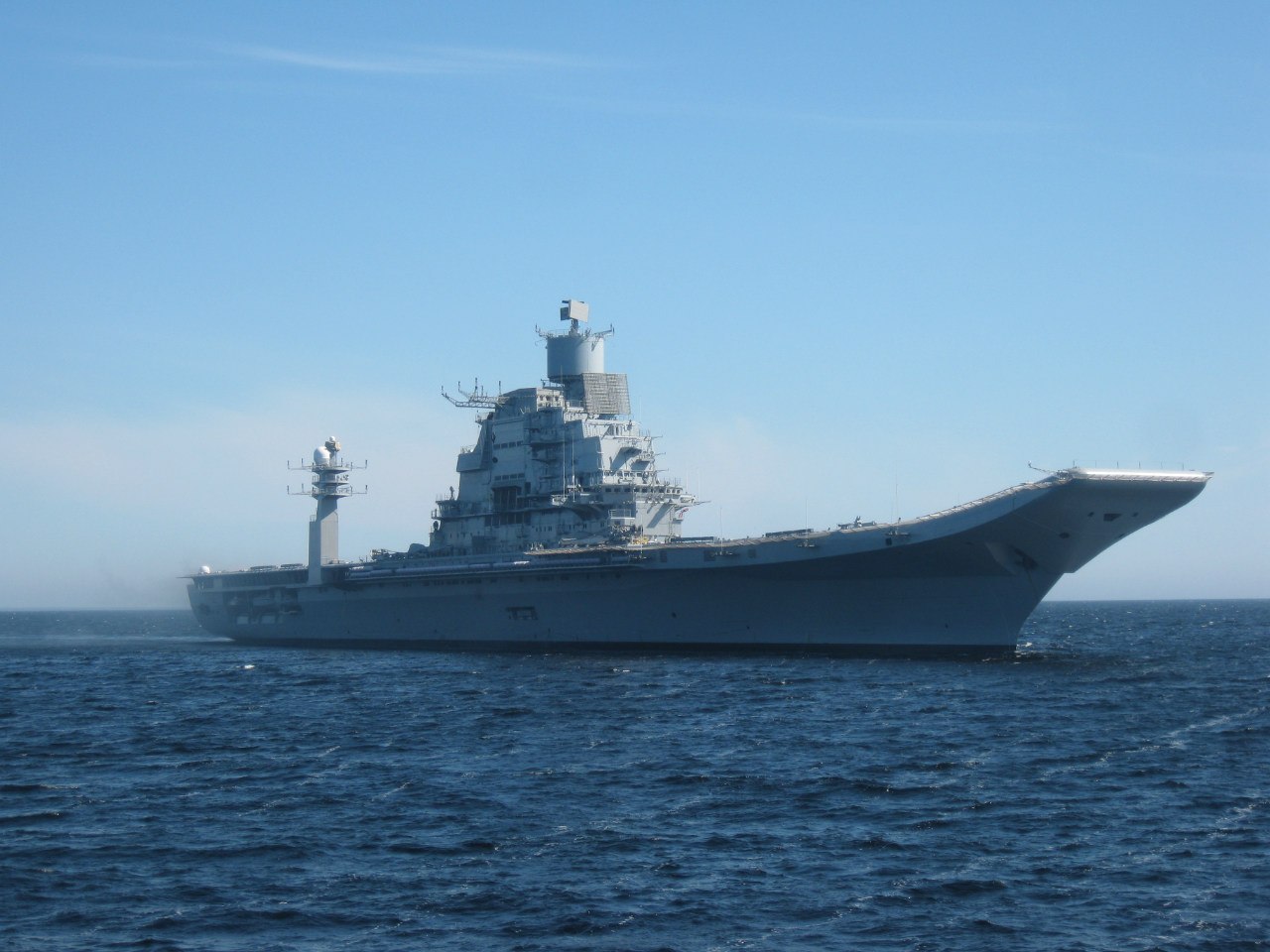 艦上戦闘機mig 29kubは空母ヴィクラマーディティヤへタッチアンドゴーを行なった N G クズネツォフ 記念 ウリヤノフスク赤旗 親衛ロシア海軍情報管理局