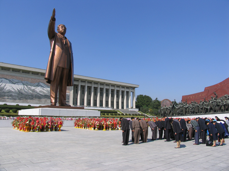 dprk_py_kim_il_sung_statue.jpeg
